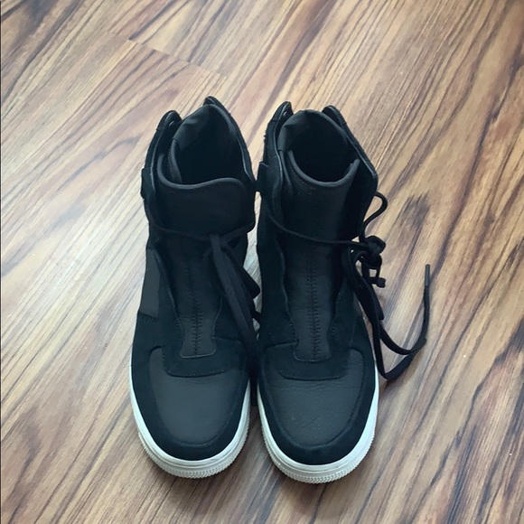 nike sneaker boots womens
